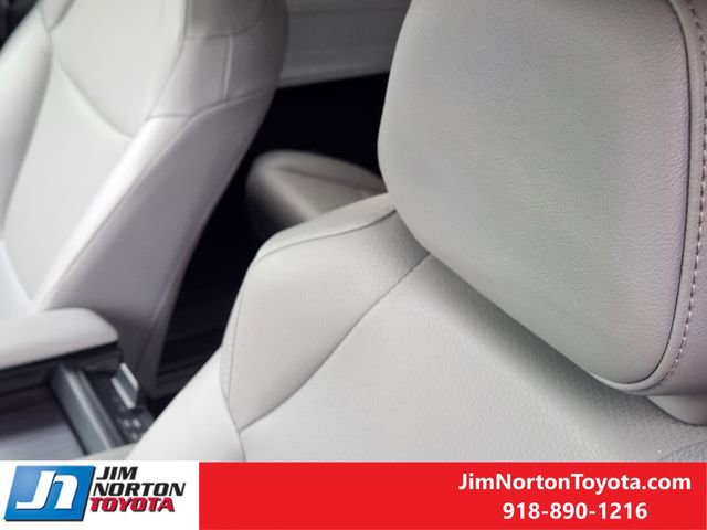Used 2025 Toyota Sienna XLE image 16