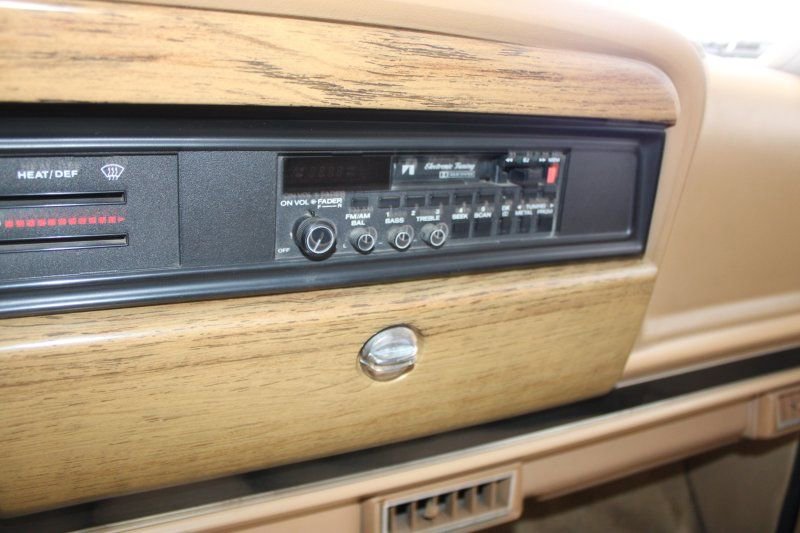 Used 1987 Jeep Grand Wagoneer image 28