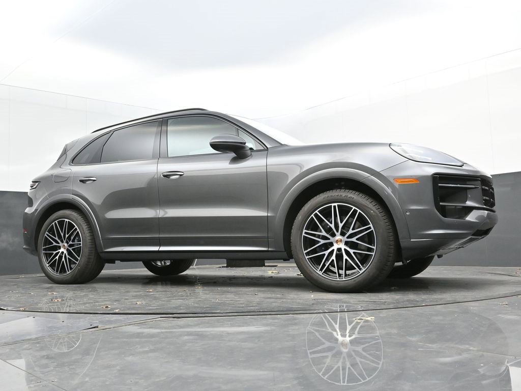Certified 2025 Porsche Cayenne image 28