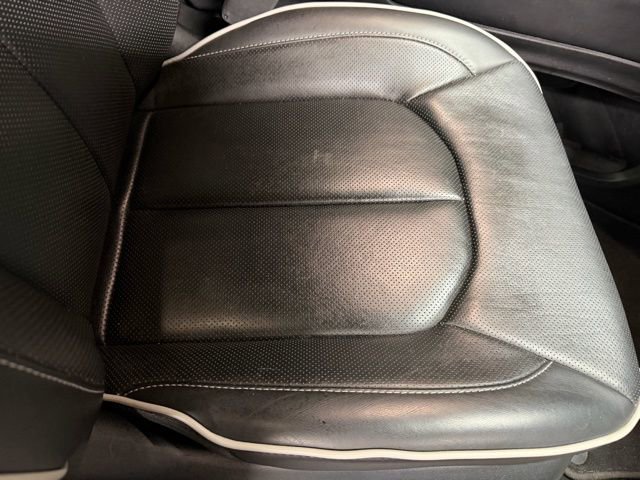 Used 2025 Chrysler Pacifica Limited image 33