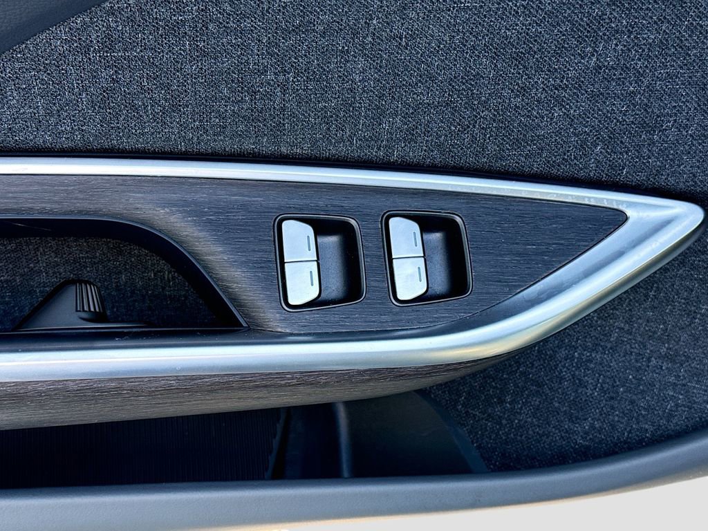 Used 2024 Lucid Air Touring image 19