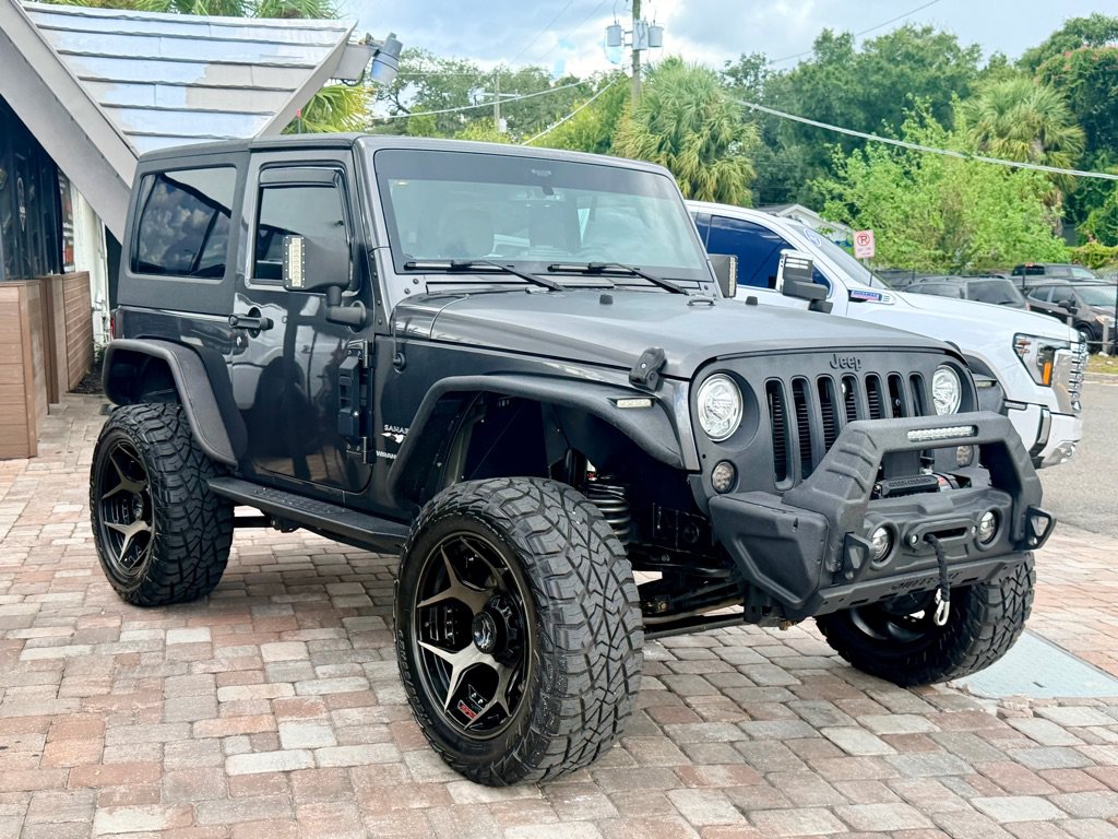 Used 2018 Jeep Wrangler Sahara w/ Connectivity Group AWD/4WD image 3