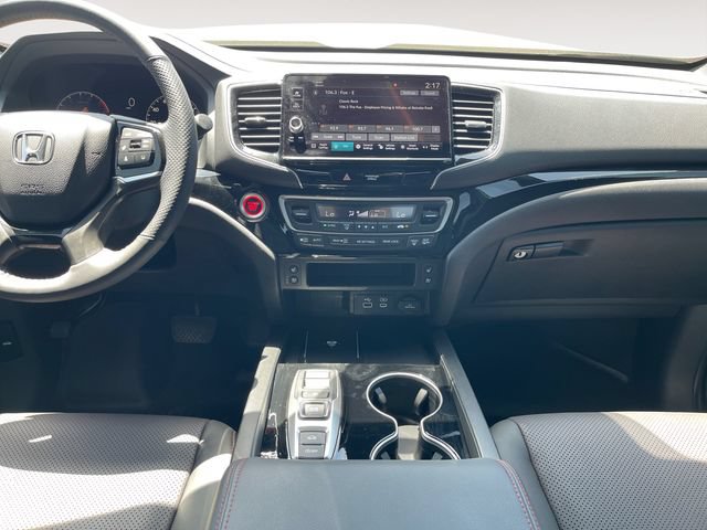 Used 2025 Honda Ridgeline Black Edition image 11
