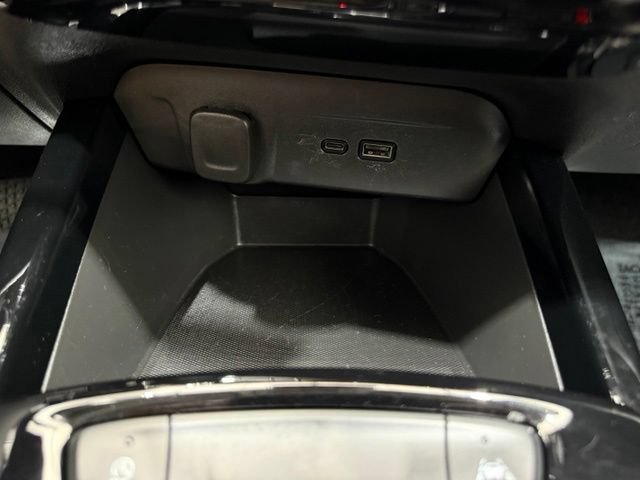 Used 2025 Chevrolet Trax LT FWD image 35