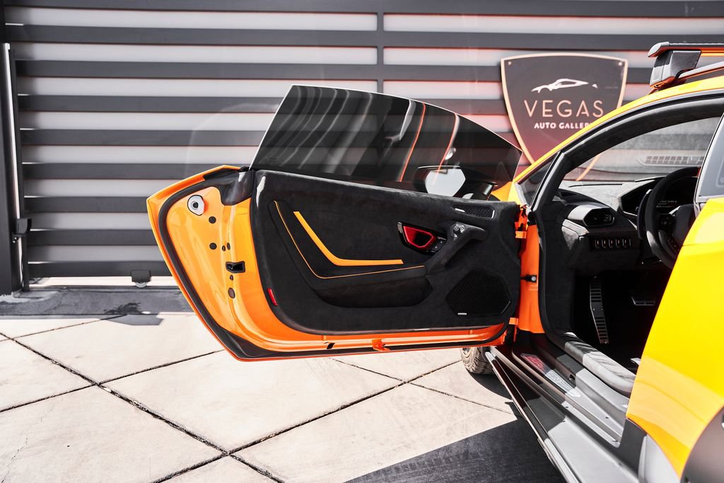Used 2023 Lamborghini Huracan Sterrato image 37