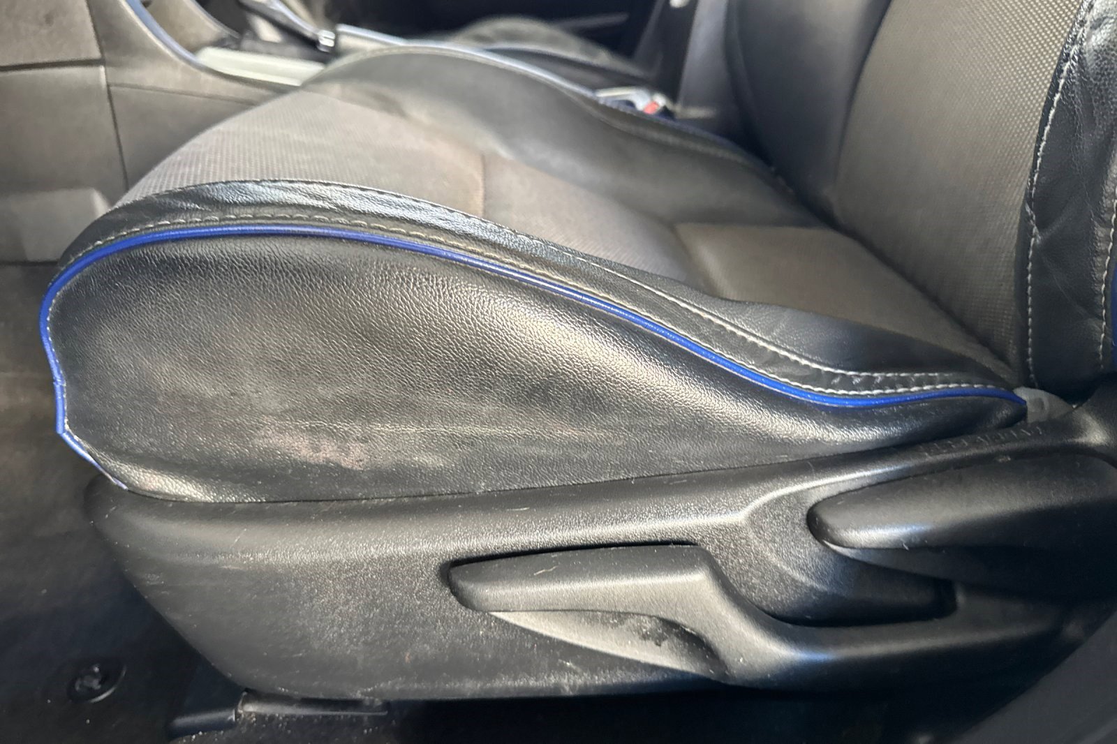 Used 2017 Toyota Corolla SE w/ SE Premium Package image 14