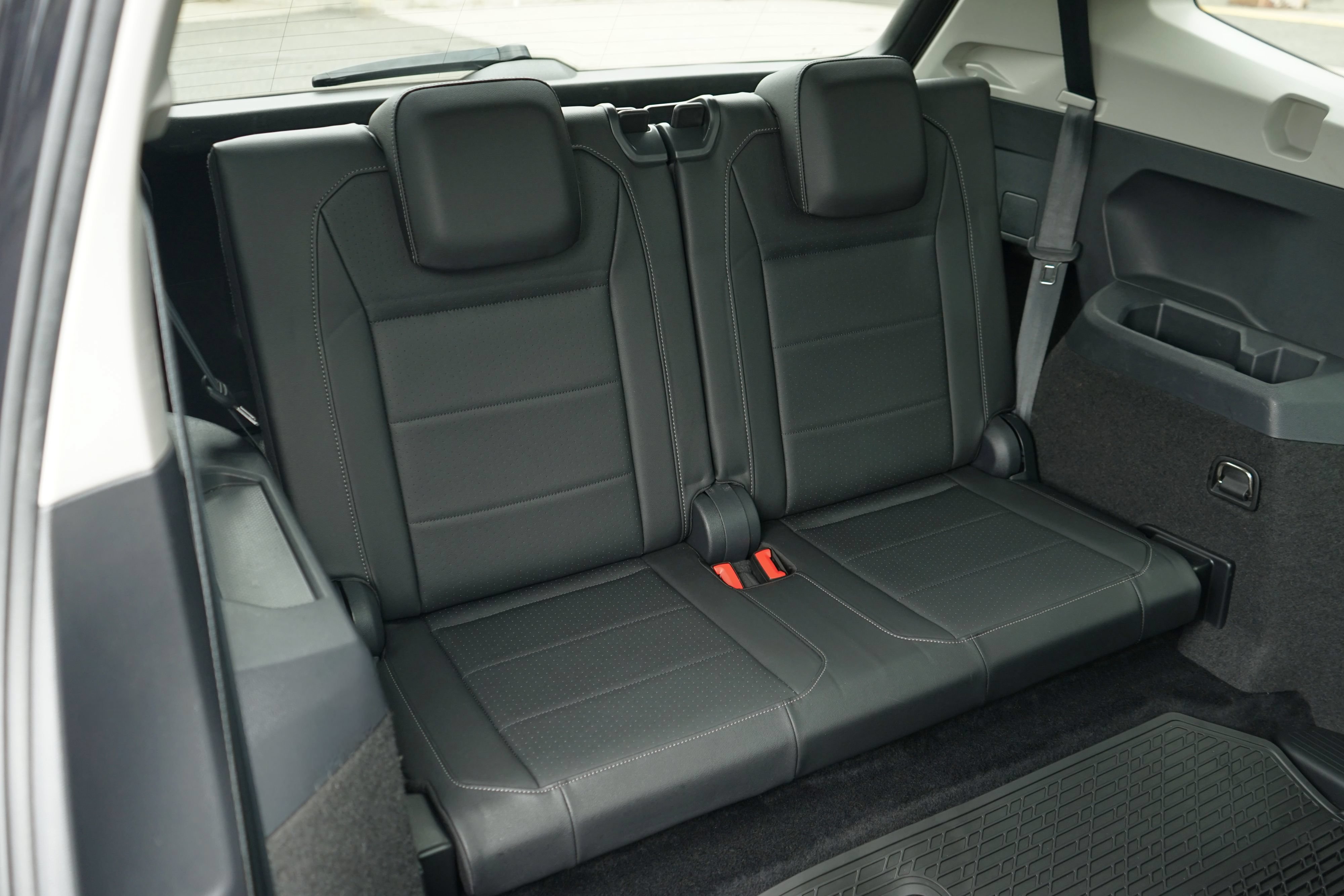 Used 2020 Volkswagen Tiguan SEL w/ 3rd Row Seat Package AWD/4WD image 35