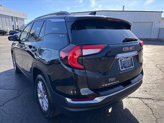 Used 2024 GMC Terrain SLT image 9