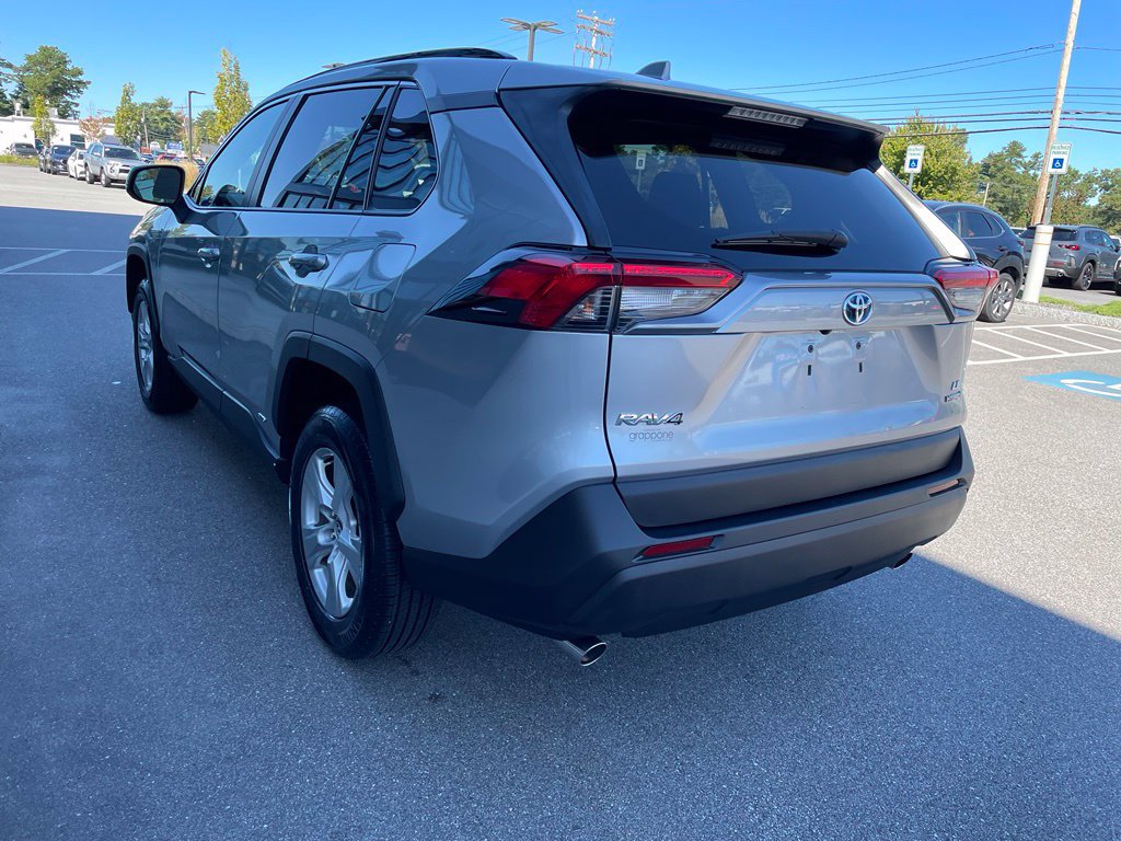 Used 2021 Toyota RAV4 LE w/ Carpet Mat Package (TMS) AWD/4WD image 7