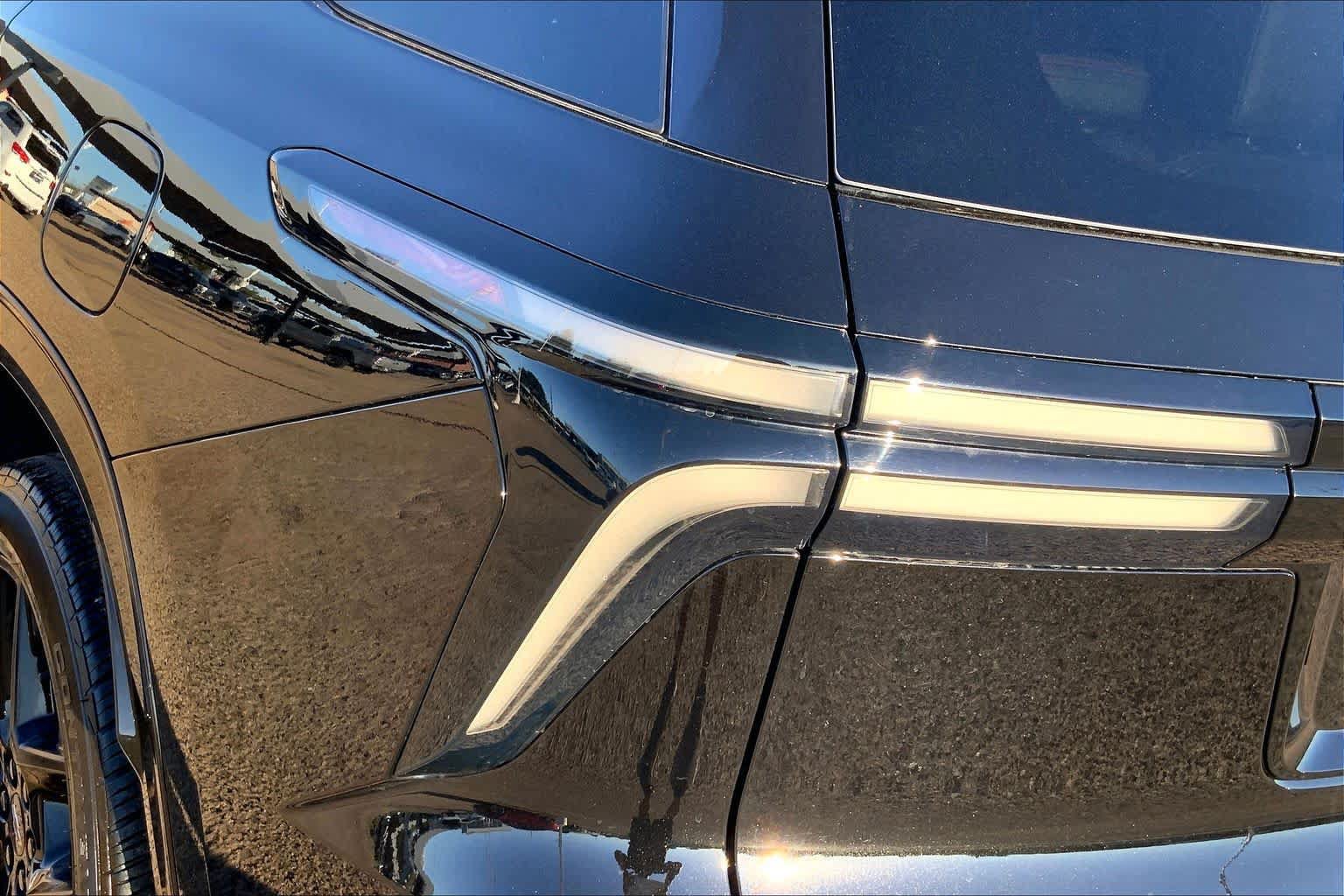 Used 2024 Chevrolet Traverse RS AWD/4WD image 28