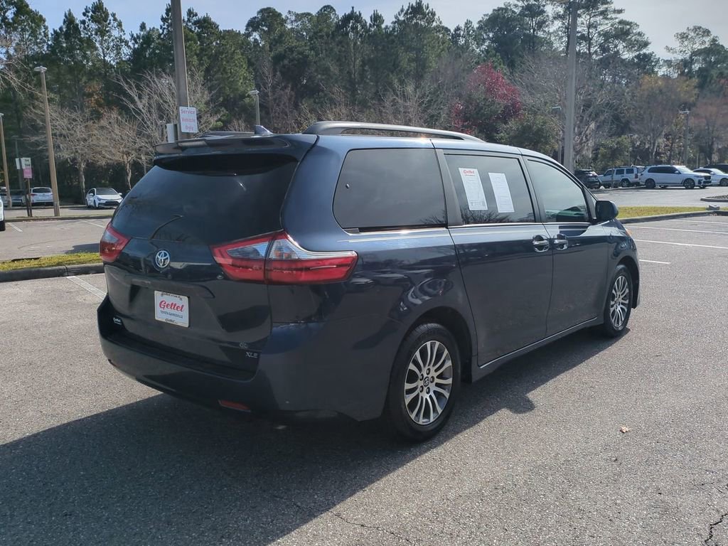 Used 2020 Toyota Sienna Limited image 5