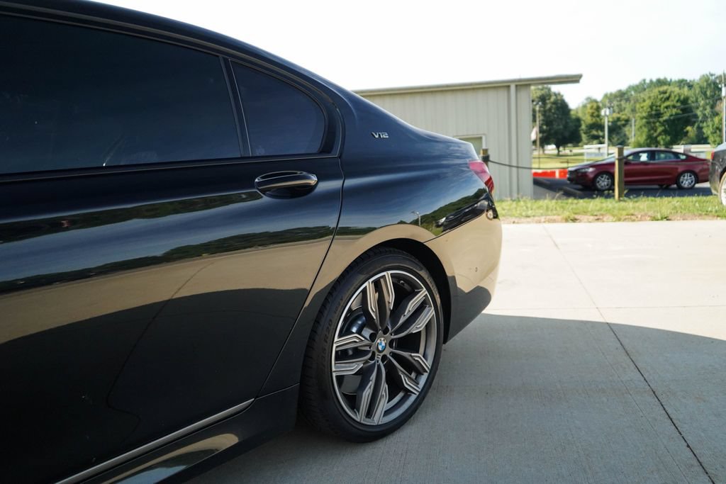 Used 2019 BMW M760i xDrive w/ Luxury Rear Seating Package AWD/4WD image 24