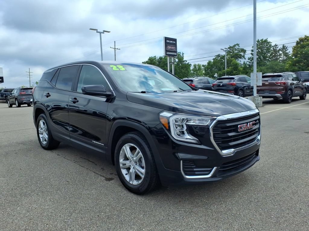 Used 2023 GMC Terrain SLE FWD image 3