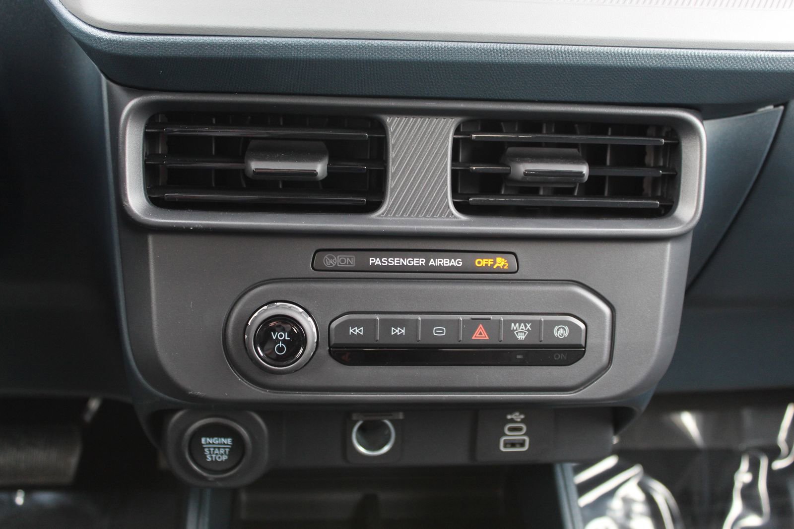 New 2025 Ford Maverick XLT w/ Black Appearance Package image 18