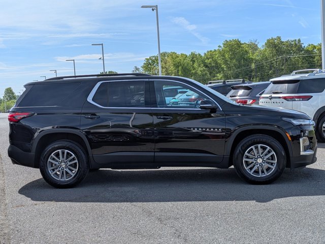 Used 2022 Chevrolet Traverse LT image 3
