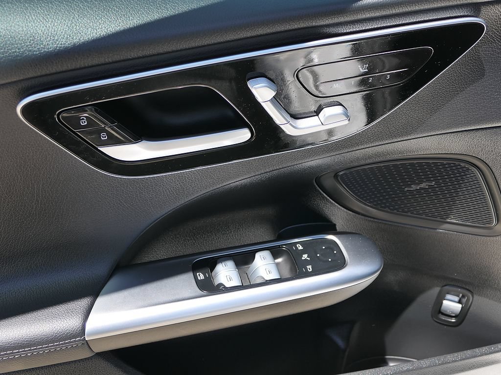 Used 2023 Mercedes-Benz C 300 Sedan image 11
