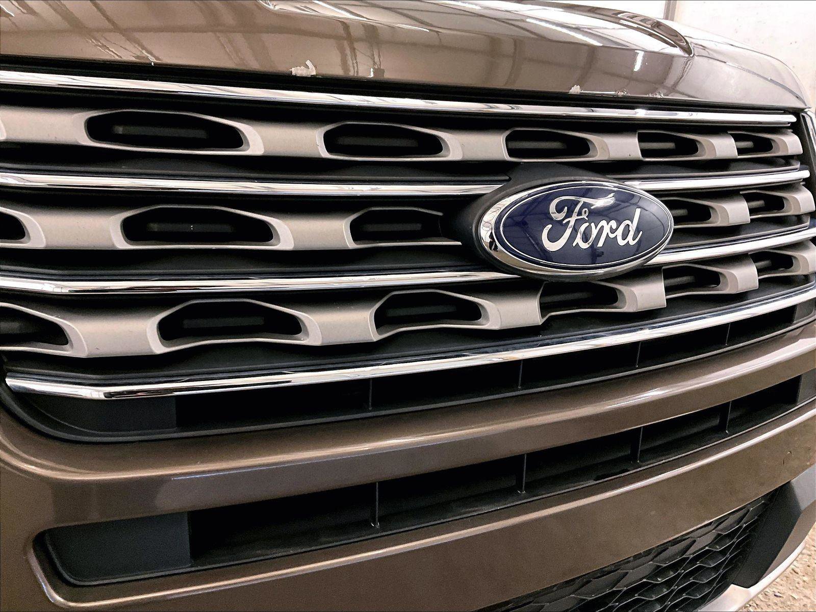 Used 2016 Ford Explorer XLT w/ Equipment Group 201A image 30