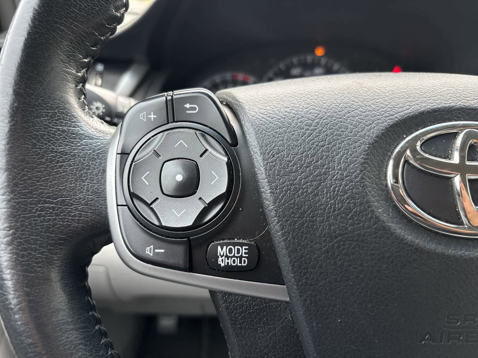 Used 2012 Toyota Camry XLE w/ Leather Pkg FWD image 9