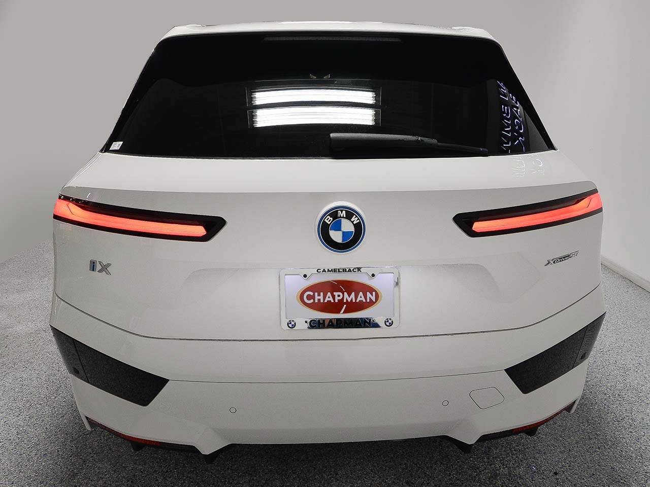 Used 2024 BMW iX xDrive50 w/ Premium Package AWD/4WD image 4