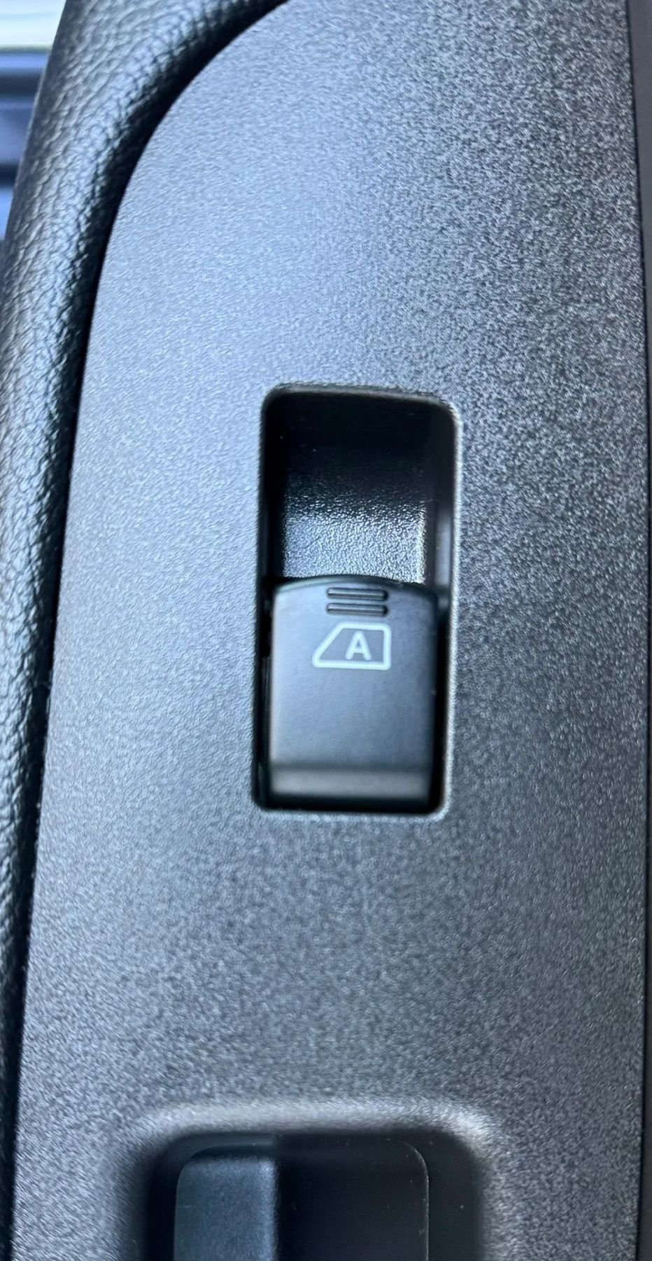 Used 2011 INFINITI G37 x Sedan w/ Premium Pkg image 32