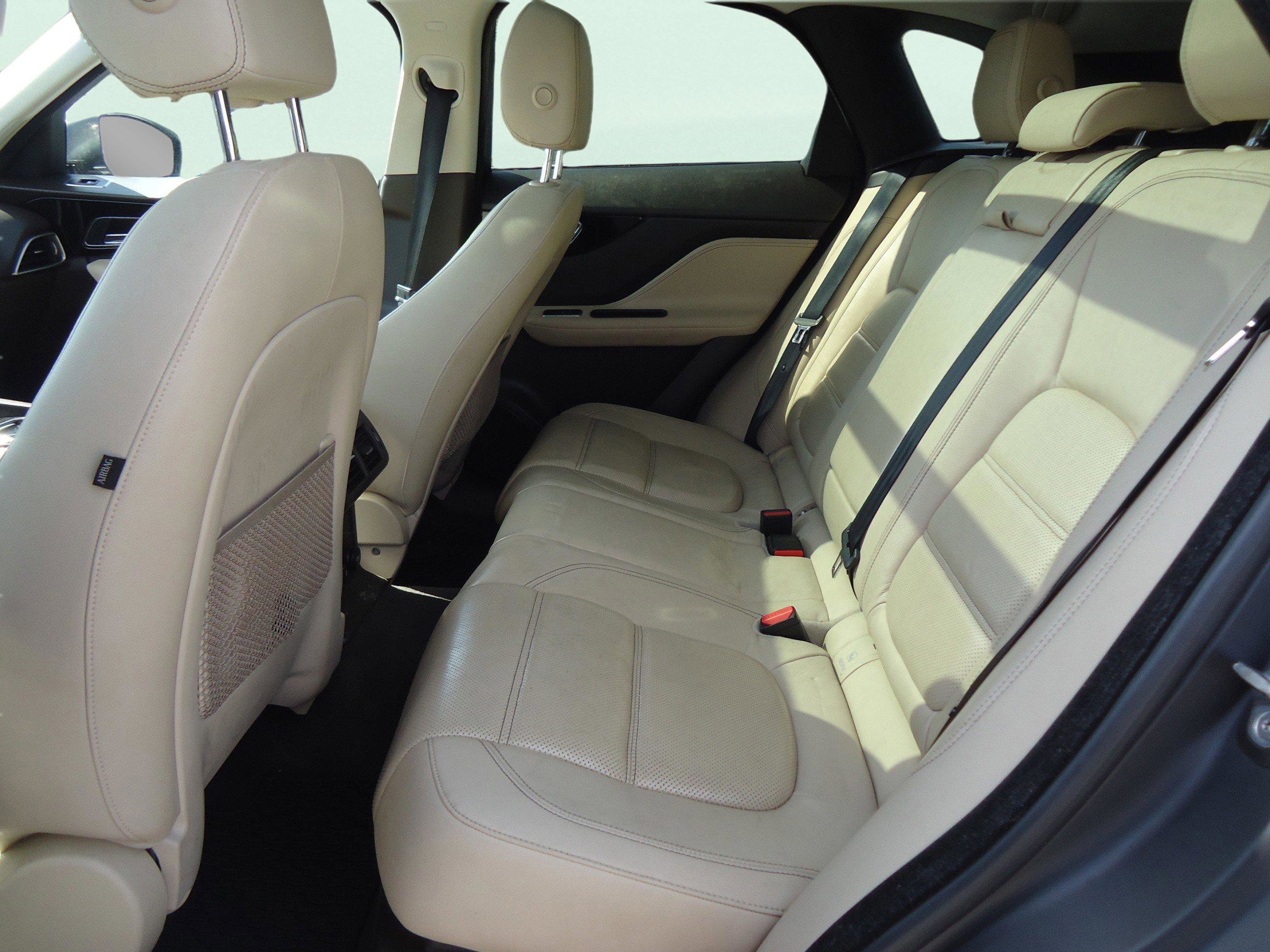 Used 2018 Jaguar F-PACE Prestige image 31