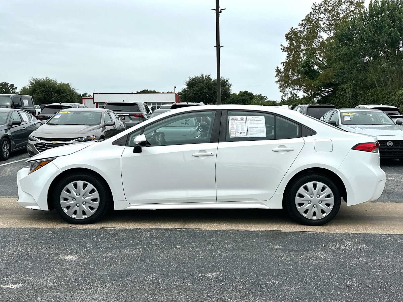 Used 2022 Toyota Corolla LE FWD image 12