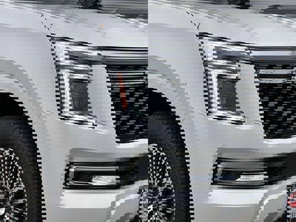 New 2025 Nissan Armada SL w/ Captain's Chari Seat Package image 8