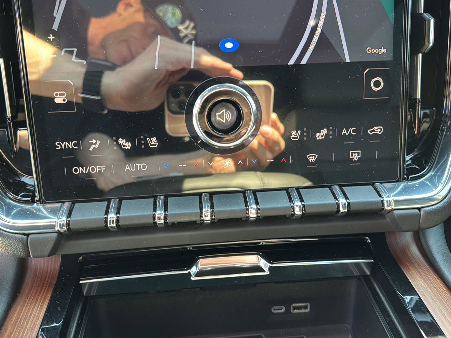 Used 2025 GMC Yukon Denali w/ Sun & Power Step Package image 17