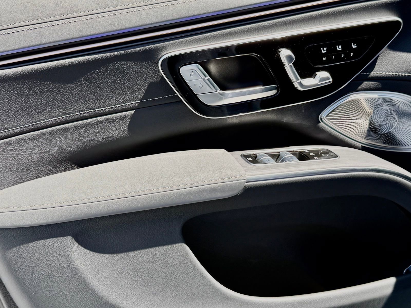 New 2026 Mercedes-Benz EQS 550 4MATIC SUV image 16