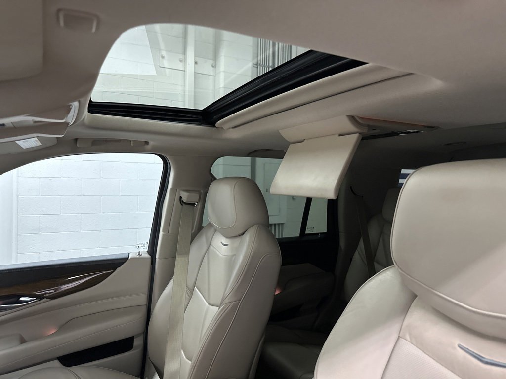 Used 2018 Cadillac Escalade Luxury image 33