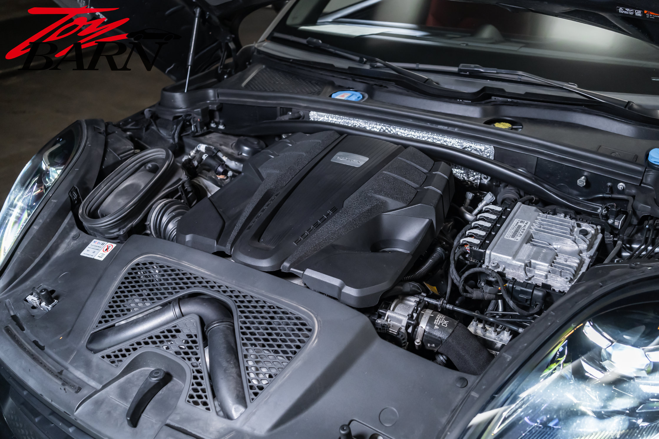 Used 2024 Porsche Macan S AWD/4WD image 48