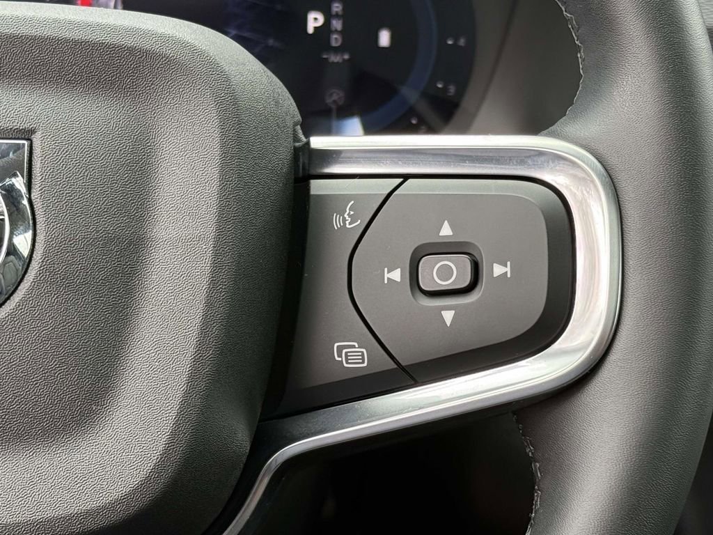 Used 2023 Volvo XC40 B5 Ultimate w/ Protection Package Premier image 30