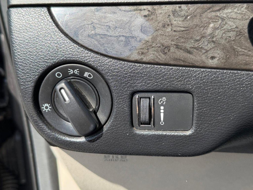 Used 2018 Dodge Grand Caravan SE w/ UConnect Hands-Free Group image 32