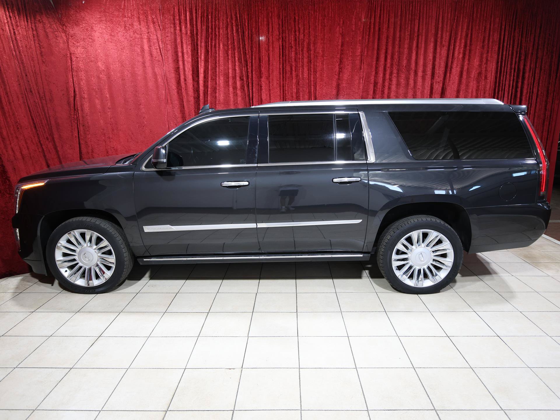 Used 2019 Cadillac Escalade ESV Platinum RWD image 4