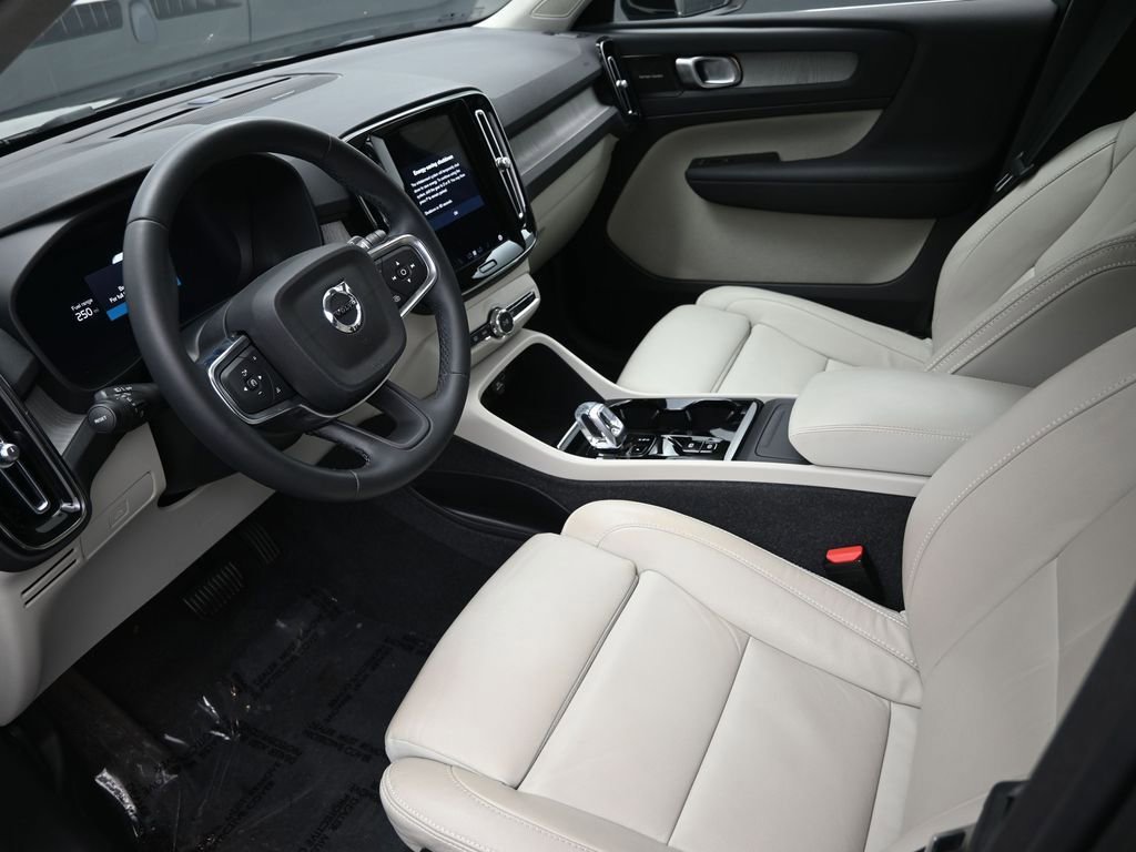 Certified 2023 Volvo XC40 B5 Ultimate w/ Protection Package image 12