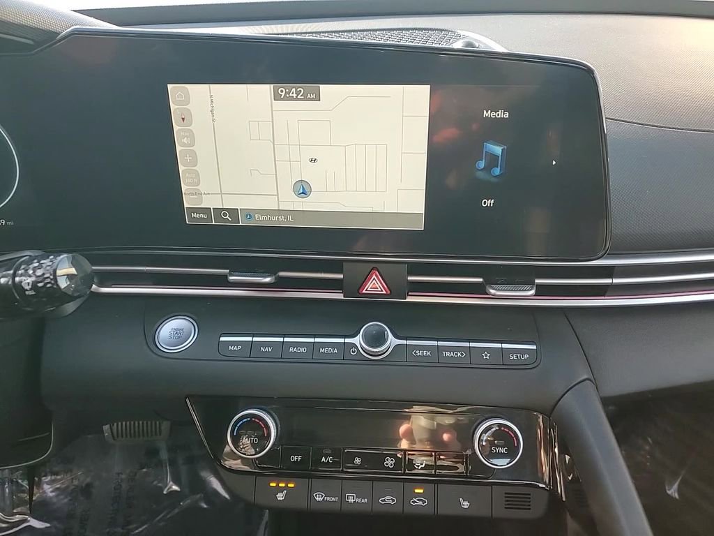 Certified 2024 Hyundai Elantra Limited image 18