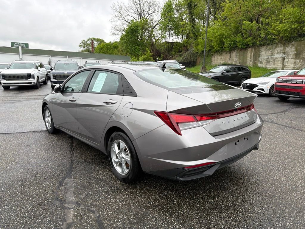 Certified 2023 Hyundai Elantra SE FWD image 5