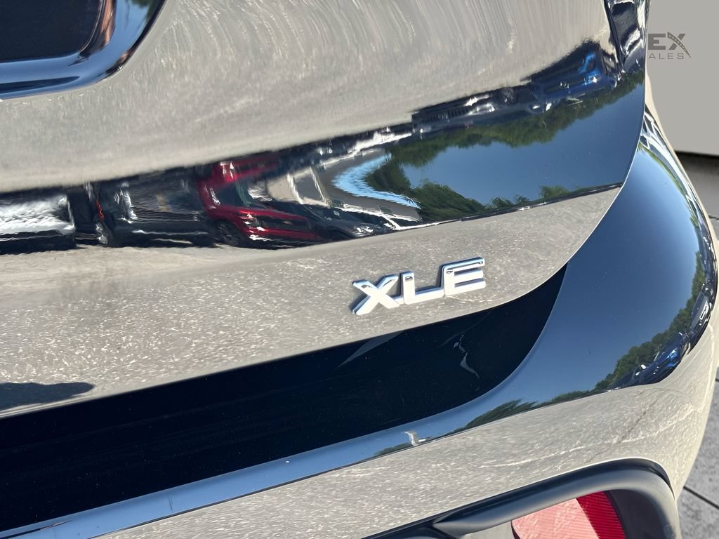 Used 2021 Toyota Highlander XLE FWD image 20