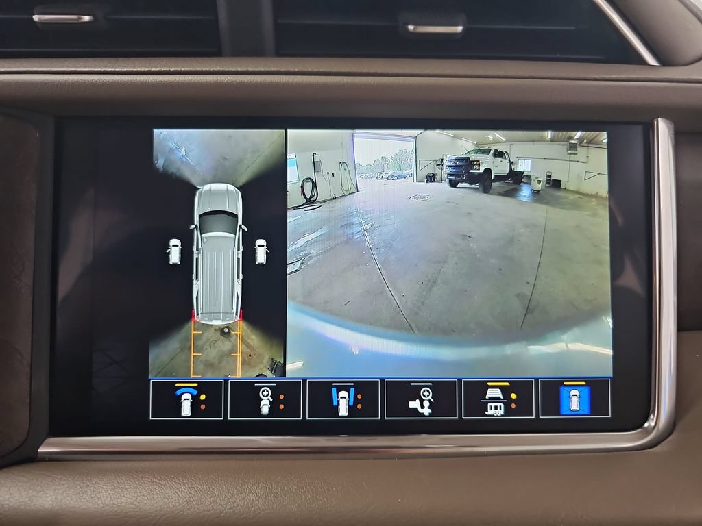 Used 2023 GMC Yukon Denali AWD/4WD image 26