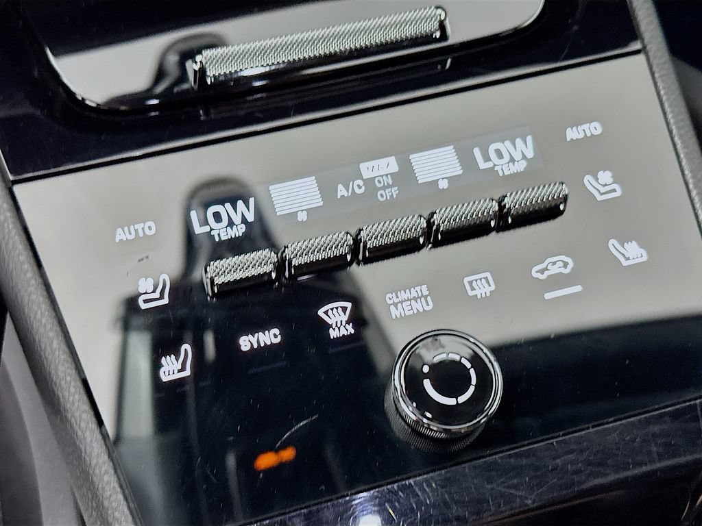 Certified 2024 Porsche Cayenne AWD/4WD image 18