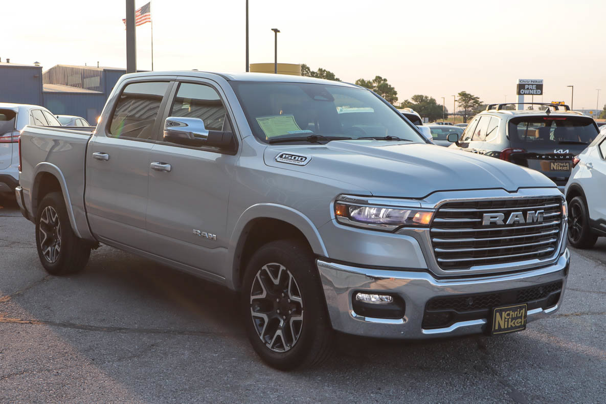 Used 2026 RAM 1500 Laramie AWD/4WD image 3