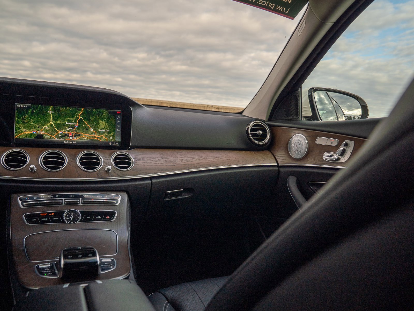 Certified 2018 Mercedes-Benz E 300 4MATIC image 21