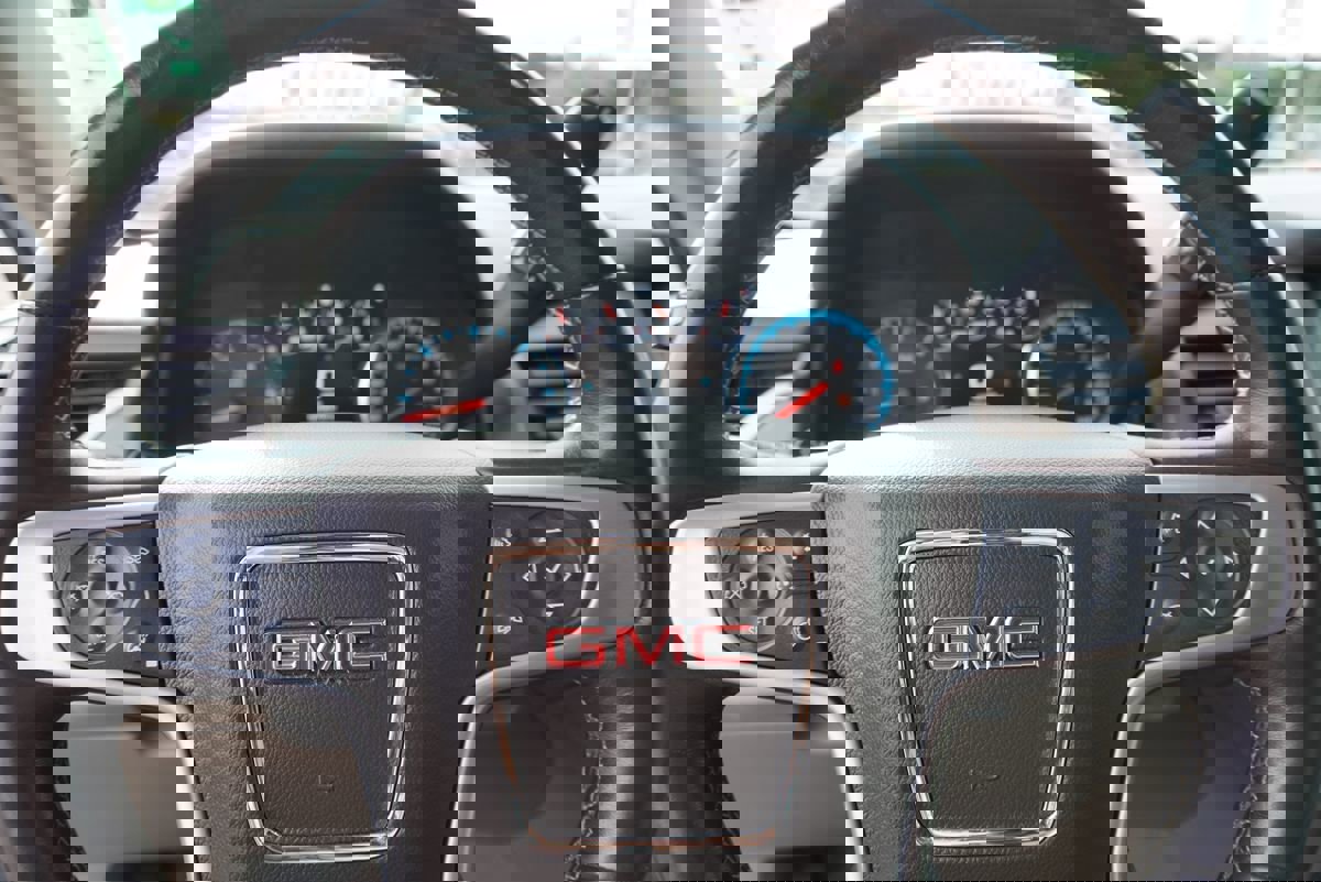 Used 2017 GMC Yukon SLT w/ Open Road Package image 35