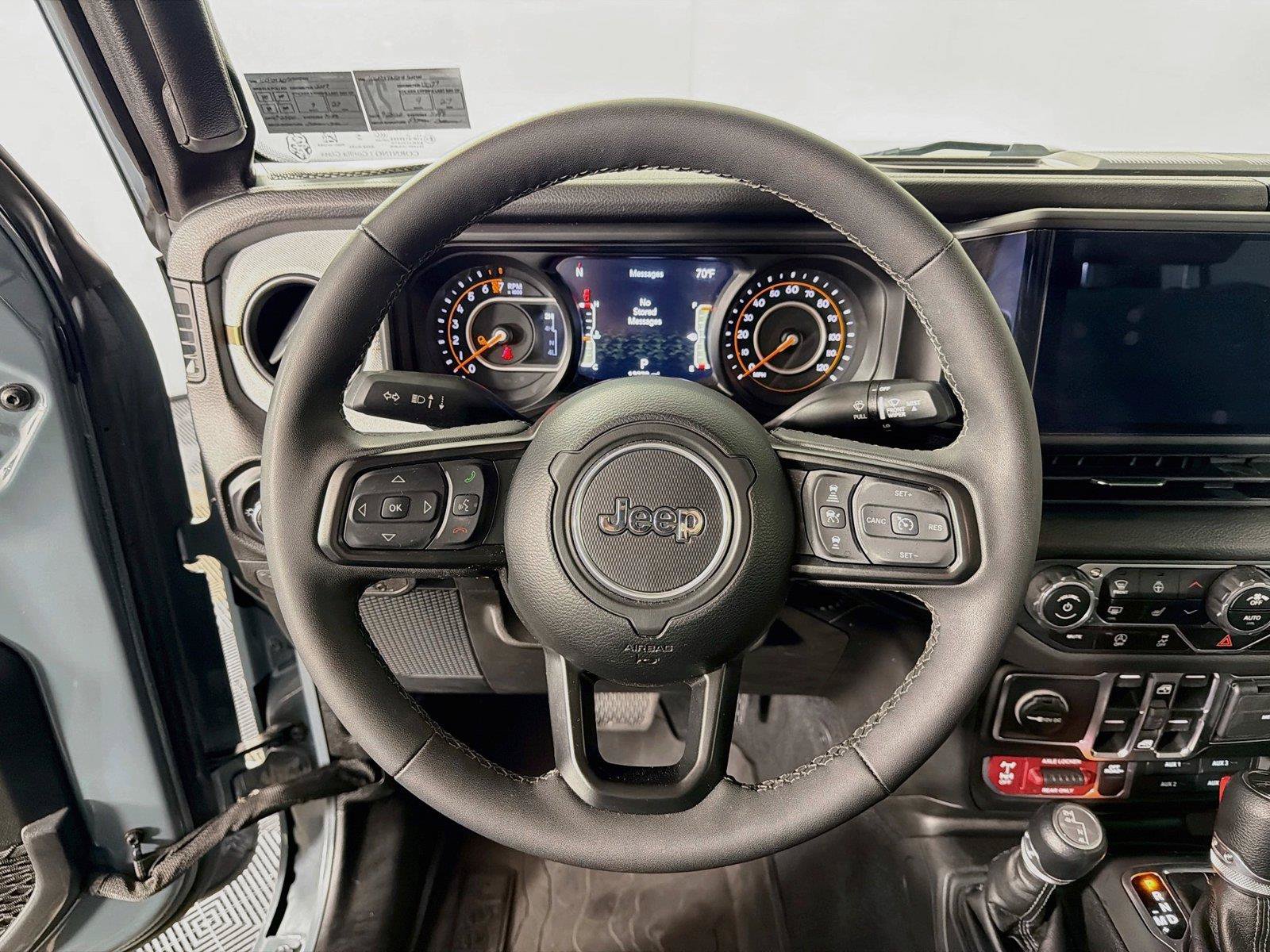 Used 2025 Jeep Gladiator Sport AWD/4WD image 3