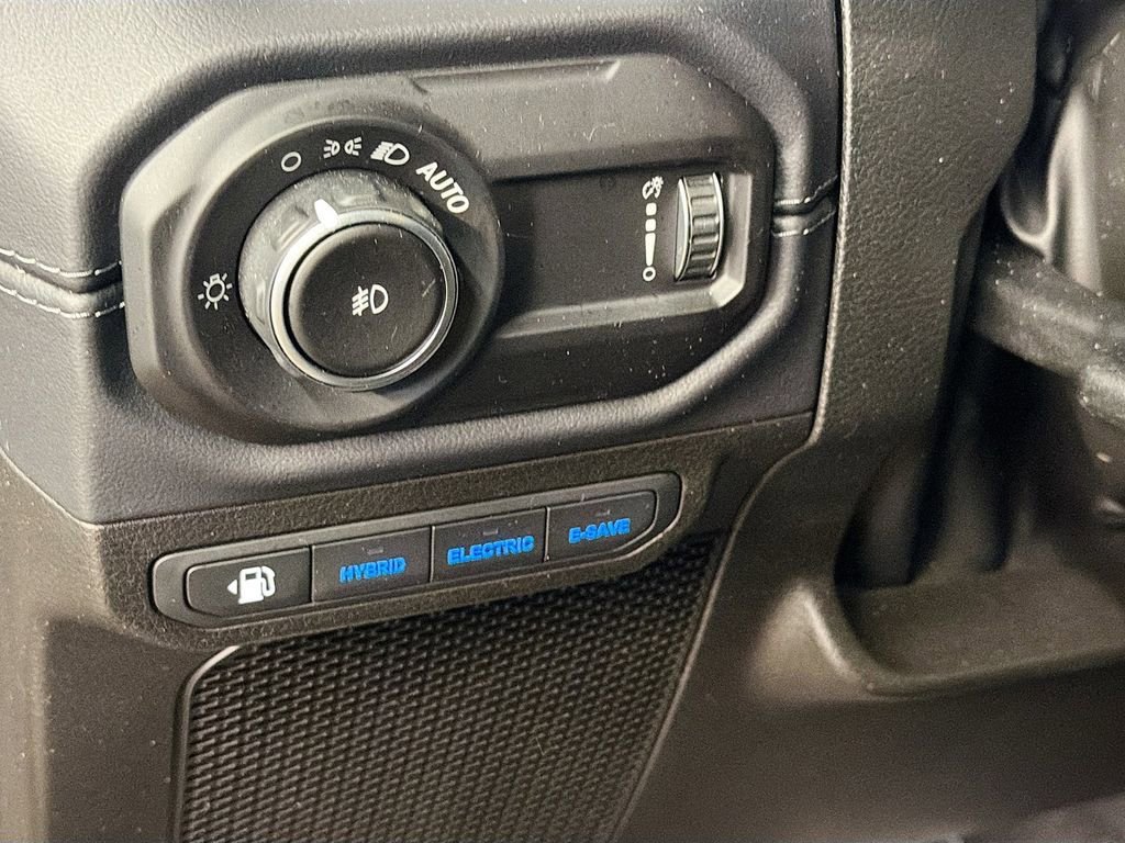 Used 2025 Jeep Wrangler Unlimited Sahara AWD/4WD image 10