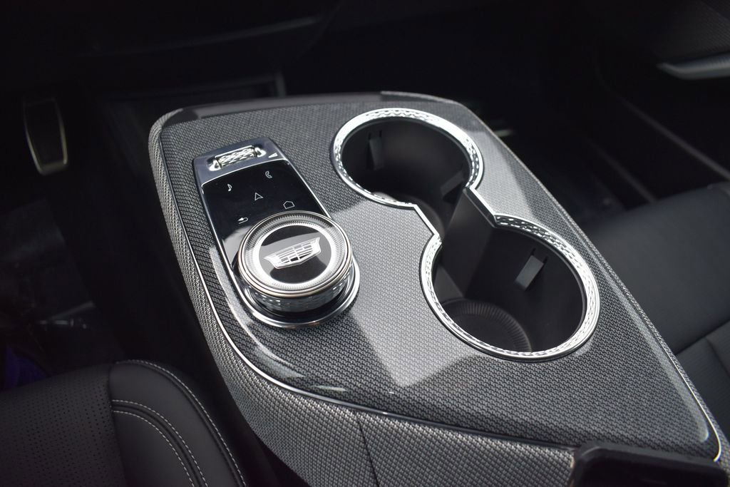 Certified 2025 Cadillac Optiq Sport 2 w/ LPO, Floor Liner Package AWD/4WD image 20