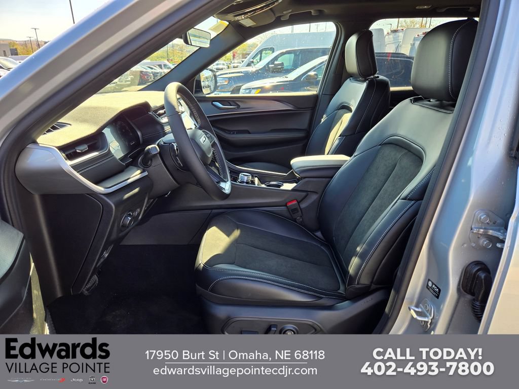 New 2025 Jeep Grand Cherokee Altitude AWD/4WD image 13