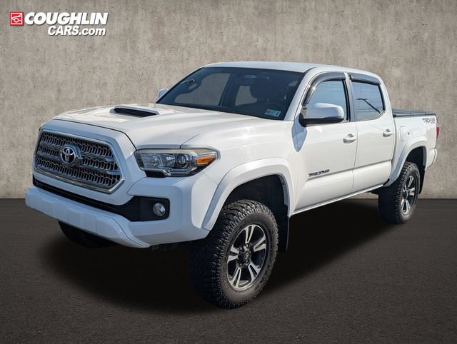 Used 2016 Toyota Tacoma TRD Sport w/ Towing Package AWD/4WD image 3