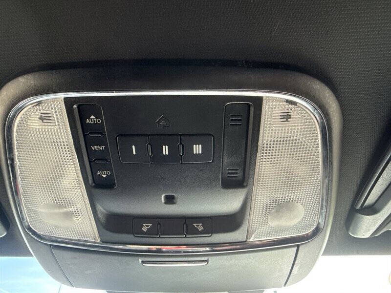 Used 2014 Dodge Charger SXT RWD image 34