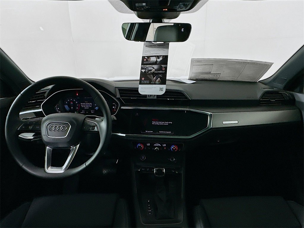 New 2025 Audi Q3 2.0T Premium image 3
